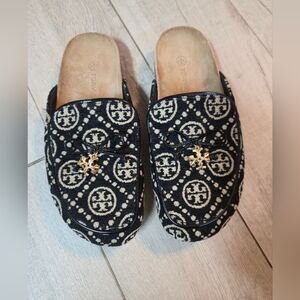 Tory Burch Monogram Mule Loafers Size 6.5 Black Cream Gold Logo Charm EUC